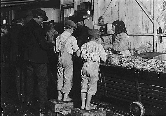 factories during industrial revolution. Children working during